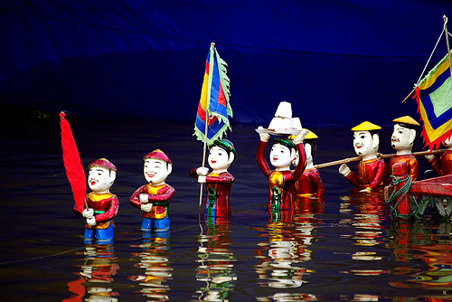 water-puppet-travel-solo-in-vietnam